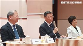 行政院長卓榮泰（圖中）今（17）日與媒體茶敘。（圖／記者盧素梅攝影）
