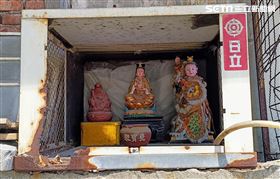 神明也怕熱！3尊入厝冷氣機真相惹鼻酸(圖/翻攝畫面)