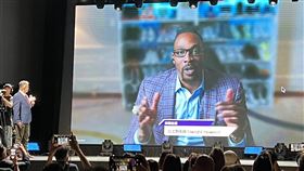 TAT台灣野馬隊  霍華德合體庫克、卡森斯前NBA球星「魔獸」霍華德（Dwight Howard）披上亞洲巡迴賽（TAT）台灣野馬隊戰袍後，19日透過視訊宣布，還有其他球星加入，包括前湖人隊友庫克（Quinn Cook）與卡森斯（DeMarcus Cousins）。中央社記者黃巧雯攝  113年6月19日