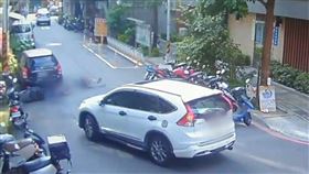 新北,中和,景新街,軍人,機車,休旅車,擦撞,