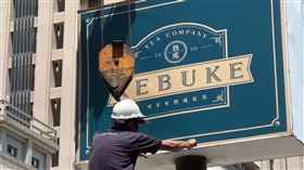 可不可,拆招牌,口水,女店員（圖／翻攝畫面）