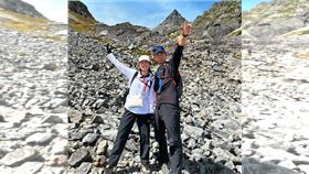 落水,網紅,夫妻,落水,雙亡,登山（圖／翻攝Instagram@tbs0412）