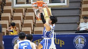 ▲江均在瓊斯盃灌籃。（圖／籃協提供）