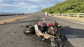 台東車禍重機騎士撞貨車。（圖／翻攝畫面）