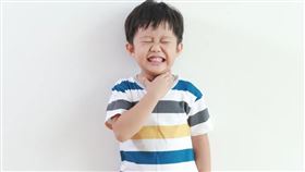 孩子誤吞鈕扣、硬幣如何處理？ 醫示警家長：拖延就醫恐需「重建食道（圖／翻攝自潮健康）