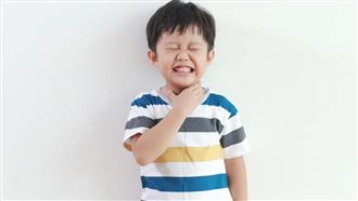 孩子誤吞鈕扣、硬幣如何處理? 醫示警家長:拖延就醫恐需「重建食道」