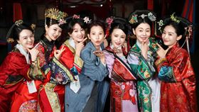 左起陳思斯、斕曦、藍盈瑩、蔡少芬、萬美汐、張雅萌、陶昕然。（圖／星之傳媒提供）