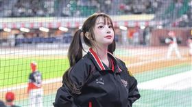 南韓啦啦隊新星李珠珢以「三振舞」爆紅。（圖／翻攝自IG）