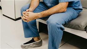 男護理師慘遭家屬當眾辱罵。（圖／Pexels）