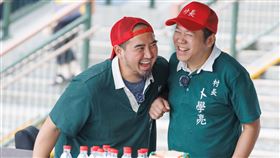 卜學亮、瑪斯卡奮力叫賣乏人問津。（圖／好看娛樂提供）