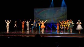 『哈妮開發石岡旅客服務中心』近期宣布與知名劇團『盛保羅魔幻劇團』攜手合作，於7/20-7/21和7/27-28雙週末六日舉辦現場演出，消息一出便引起親子旅客們的熱議，令人相當期待。