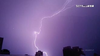 雷神發威！中彰地區夜間雷電狂炸劈向高樓