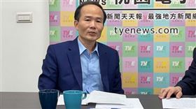 桃園市教育局長劉仲成分別就學生閱讀習慣的養成及推動，以及總量管制等，為大家一一說明。（圖／桃園電子報）