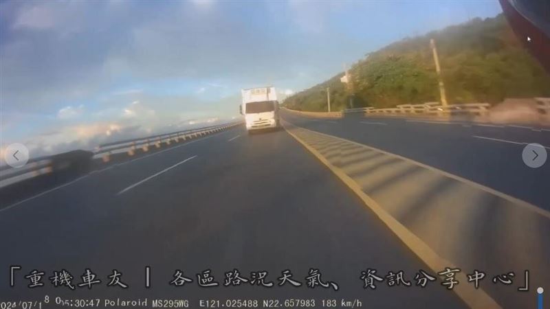 時速飆183對撞貨車　南迴重機視角曝