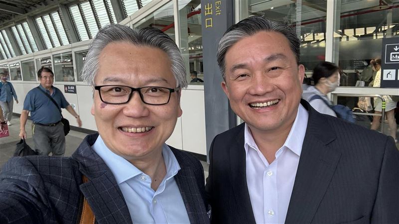 名醫高鐵滑手機找到哥哥！下車默契問1句
