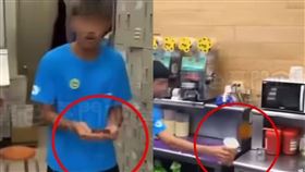 知名飲料店，清心，台中大甲，員工手拋茶凍、冰淇淋，拋接(圖／翻攝自Treads)