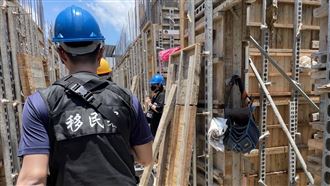 血汗黑工！逃逸移工遭仲介狠抽800元