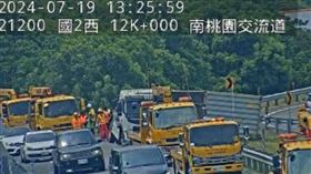 國道2號,機場支線,貨櫃車,自撞,翻車,　