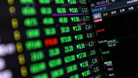 台積電開低再跌破千元台股19日早盤續跌逾300點，下探23100點，權值股台積電再次跌破1000元關卡。中央社記者鄭清元攝  113年7月19日