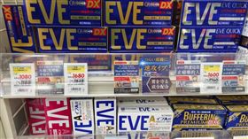 EVE止痛藥的「速效」讓它廣受歡迎，但專家提醒內含鎮靜劑成分，15歲以下孩童不可服用。（圖／翻攝自日本自助旅遊中毒者臉書）