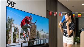 三星推出98吋超大尺寸智慧顯示器。（圖／品牌業者提供）