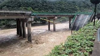 陝西高速公路橋塌害62人　第三方也造假