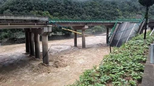 陝西高速公路橋塌害62人　第三方也造假
