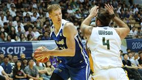 高柏鎧（Brandon Gilbeck）繳出14分、14籃板「雙14」成績單。（圖／籃球協會提供）