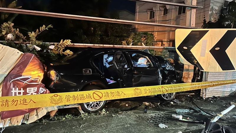 高雄凌晨自撞車禍！越南籍女乘客傷重不治