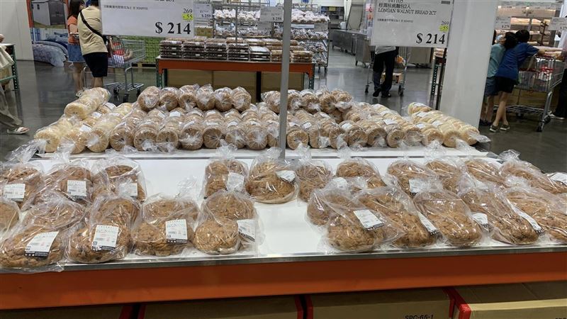 好市多這麵包料多扎實　她一吃秒回購2包