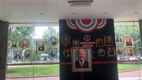 民主黨總統人選將由黨代表選出美國總統拜登宣布退出總統選舉，接替人選將由民主黨的黨代表選出。圖為美國總統肖像。中央社記者石秀娟賓州攝 113年7月22日