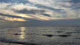 南海海域 馬來西亞沙巴西南部納閩海岸外南海主權爭議頻傳，中國海警船近年頻繁進入東馬砂拉越（Sarawak）和沙巴（Sabah）海域，讓馬來西亞備受困擾，圖為沙巴西南部的納閩（Labuan）海岸外南海海域。中央社記者黃自強沙巴攝  113年7月22日