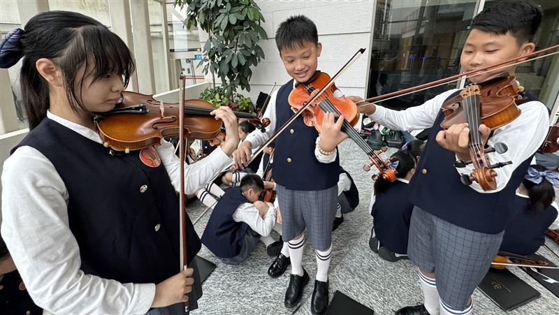 萊佛士音樂賽 新莊國小弦樂團奪2榮譽金獎