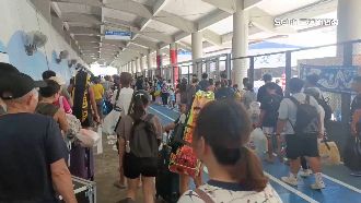 綠島、蘭嶼船班明後天停駛！遊客搶回台