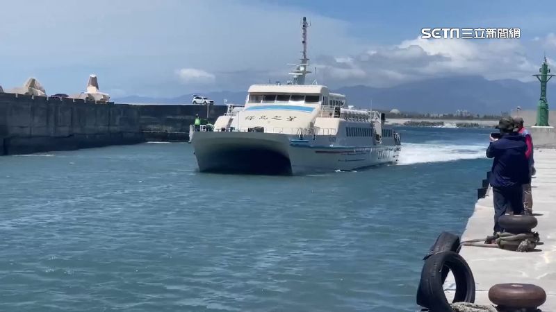 颱風楊柳逼近台灣，明日中午過後到13日，台東往返綠島、台東往返蘭嶼、後壁湖往返蘭嶼船班將全部取消。（圖／資料照）