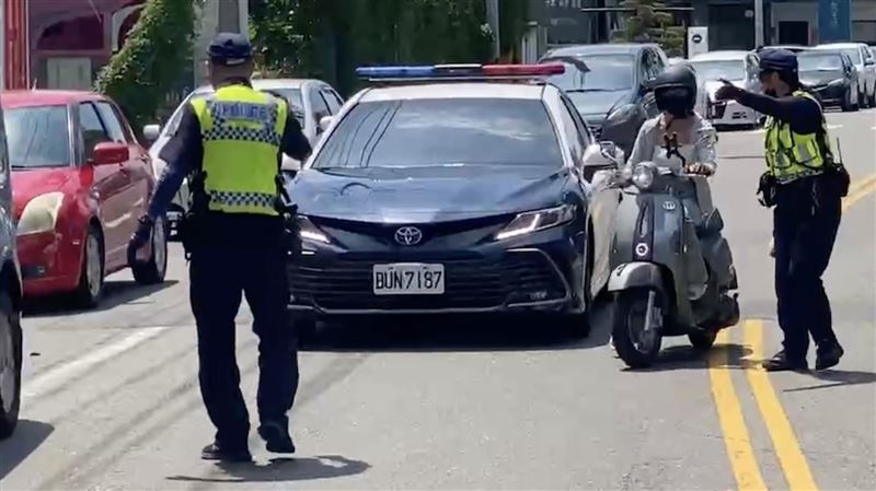 彰化正妹萬安演習疑狀況外　騎車上路遭阻