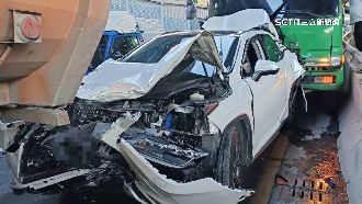 獨／百萬日系車遭撞爛　8顆氣囊都沒爆