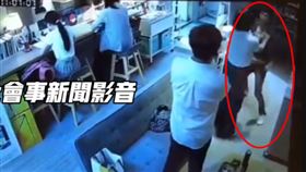 北市青鳥書店林姓工讀生連揮3拳打傷邱姓女店長遭送辦。（圖／翻攝自社會事新聞影音）