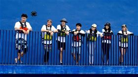 ▲郭泓志（左起）、KID、胡宇威、蔡昌憲、雷艾美、鍾瑶、瑞瑪席丹完成了人生中不可能的跨國任務挑戰。（圖／三立提供）