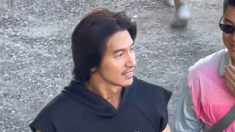 言承旭海邊密會兩大咖　網友滿滿回憶殺