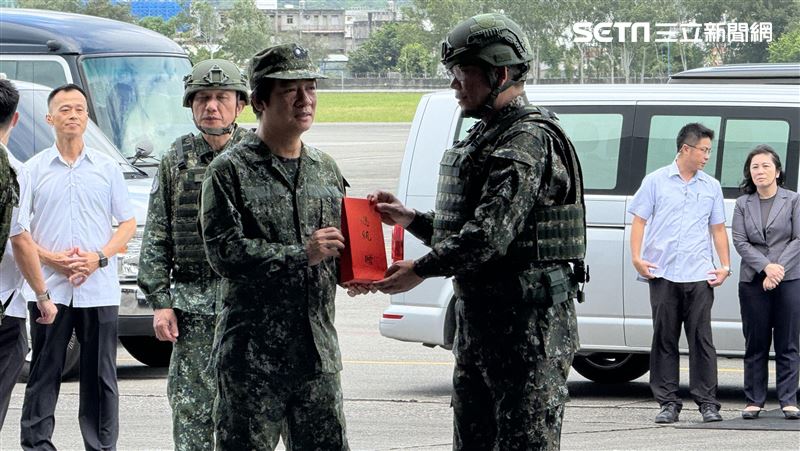花蓮空軍基地檢傷演練　賴清德頒發加菜金
