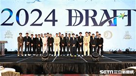 ▲TPBL選秀會，所有參選新秀在選秀會前合影。（圖／記者劉彥池攝影）