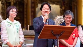 總統賴清德今（23）日赴彰化大庄慈雲寺參香暨揭匾。（圖／總統府提供)