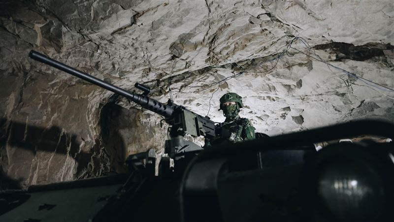 國軍關鍵演習！CM21裝甲車開進北竿市區