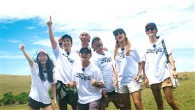 胡宇威（左2）發聲力挺郭泓志(左3)。（圖／三立提供）