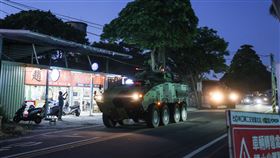 漢光演習  國軍實施戰甲車夜間機動科目（3）漢光40號實兵演習22日登場，國軍於桃園市龜山區實施戰甲車夜間機動科目，利用夜色掩護趕抵戰術位置，壯觀場面也吸引民眾拍照記錄。圖為雲豹甲車。中央社記者趙世勳攝  113年7月22日