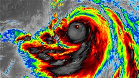 凱米轉強颱核心將觸陸！專家估今晚「巔峰之姿」登陸宜花寫歷史。（圖／翻攝自「台灣颱風論壇｜天氣特急」臉書）