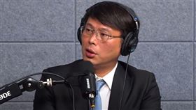 黃國昌說，若到時候憲法法庭宣告違憲，「我心中的世界真的會全面崩壞！」（圖／翻攝自館長惡名昭彰YouTube頻道）