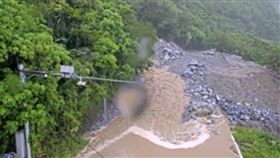 凱米颱風來襲，全台各地紛紛傳出災情，花蓮縣秀林鄉台9線匯德隧道北口、台9丁線66公里等處，因受大雨及日前地震影響，今天（24日）陸續出現坍方、土石流等災情，所幸該路段已預警性道路封閉禁止進入，暫未傳出有人員受困或傷亡消息，公路局將視颱風和道路狀況，另行公告恢復通行時間。