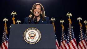 賀錦麗首場造勢！直搗川普「重罪犯」痛點：他想讓美國倒退嚕
▲（圖／路透社／達志影像）
https://pictures.reuters.com/CS.aspx?VP3=SearchResult&VBID=2C0FCIX7VRZ385&SMLS=1&RW=1440&RH=739&POPUPPN=2&POPUPIID=2C0FQE5JJ67KH&RW=1440&RH=739